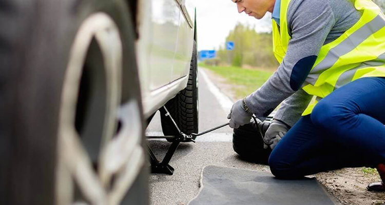 When Should You Call A Roadside Assistance Company?
