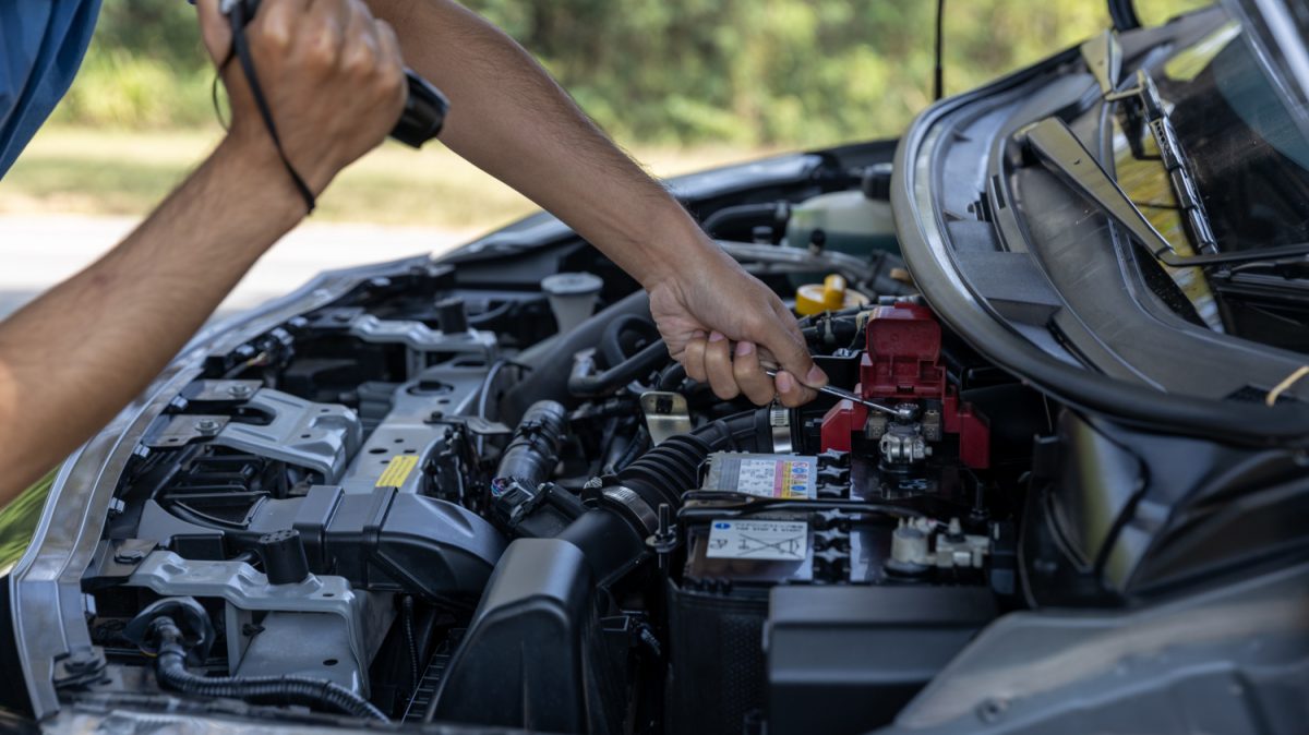 Quick and Efficient Battery Boosting Services in Ottawa: Get Back on the Road in No Time