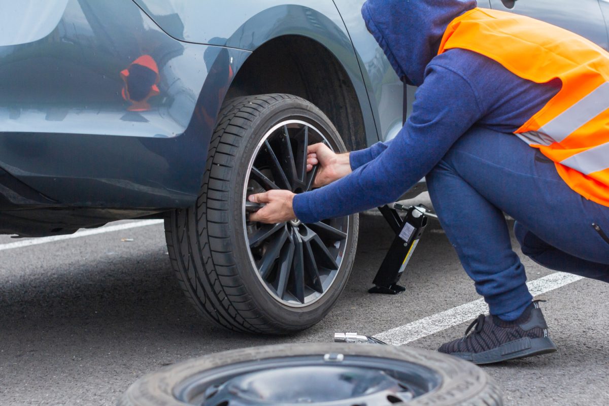 Flat Tire in Ottawa? The Ultimate Solution with Ontario Towing’s Repair and Spare Tire Installation Services
